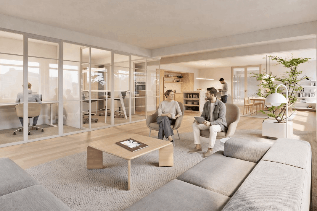 Calm Collective interieur met lichte werkplekken en natuurlijke materialen